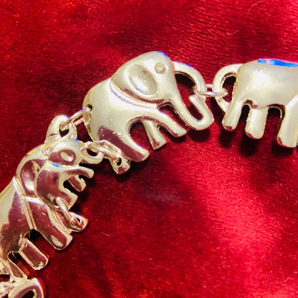 🦋. Silver Chunky elephant Bib Necklace